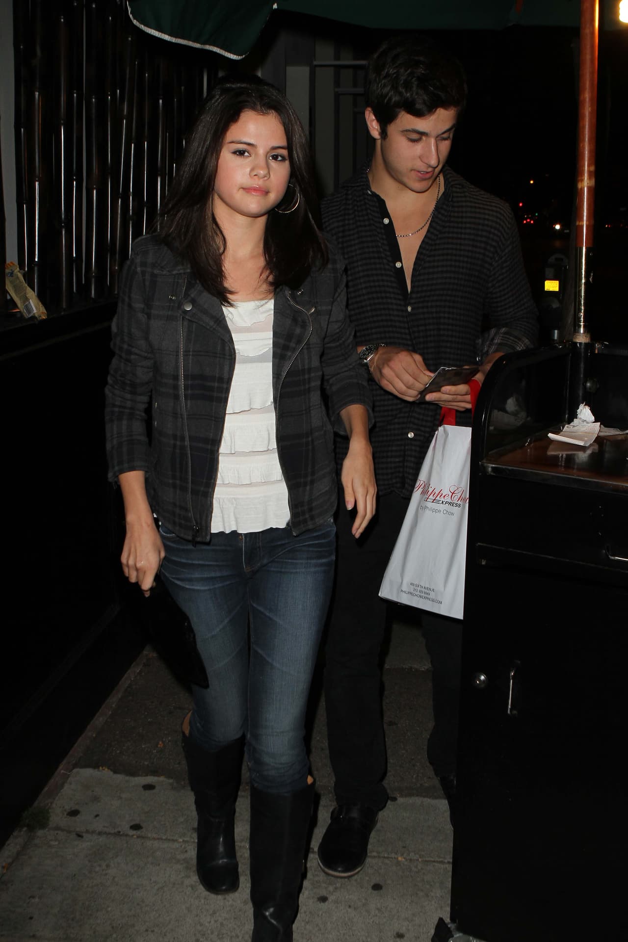 Se dice que en ese momento hasta se había separado de Justin por salir con David, quien fue su compañero en la serie 'Los hechiceros de Waverly Place'.