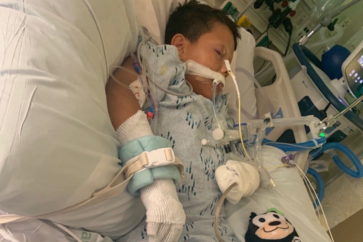 El pasado 6 de julio, alrededor de las 11:00 am, Aron Carreto celebraba su cumpleaños número 10 y jugaba en las afueras del complejo de apartamentos donde vive con su familia en Compton.