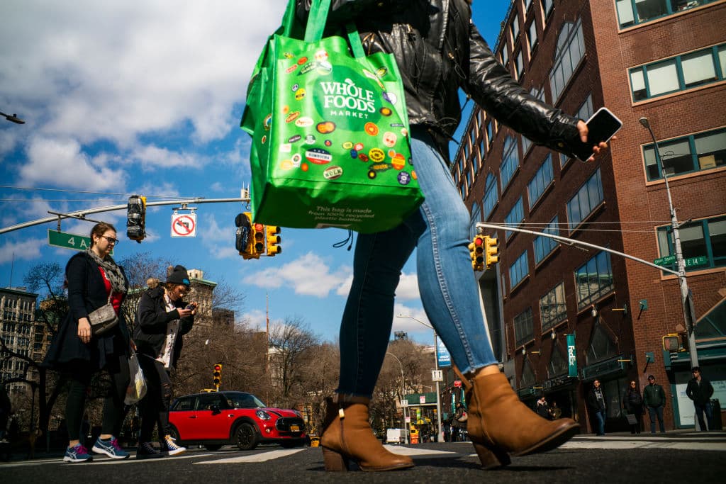 Key Foods, WholeFoods, Walmart, Stop & Shop… prácticamente todo supermercado en Nueva Jersey tendrá en sus cajas registradoras bolsas reutilizables a la venta, y
<b>añadirán ese costo al final de la factura.</b>
<br>