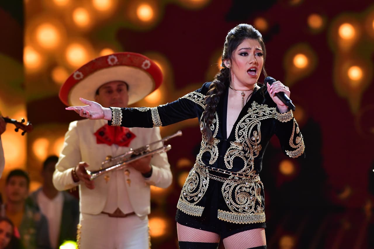 En la gala en honor a las Divas de la Música, Fátima cantó '
<a href="https://www.univision.com/shows/reina-de-la-cancion/fatima-poggi-interpreta-a-selena-y-el-jurado-coincide-pareces-mexicana-video">Tú sólo tú</a>' de Selena.
