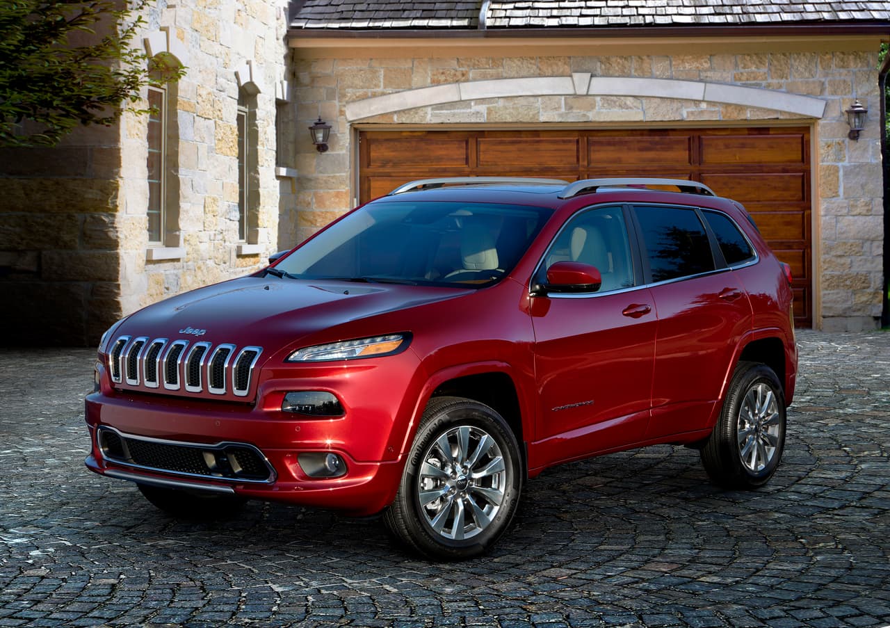 FIAT Chrysler Automobiles (FCA) informa que
<b> alrededor de 50,000 unidades de Jeep Cherokee 2018 </b>vendidas en Estados Unidos y Canadá con motor MultiAir de cuatro cilindros, tienen riesgo de incendio y serán llamadas a revisión.