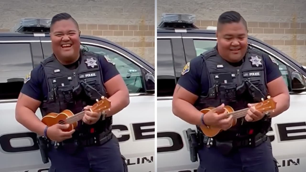 Policía recupera ukelele robado y sorprende a sus compañeros cuando lo toca