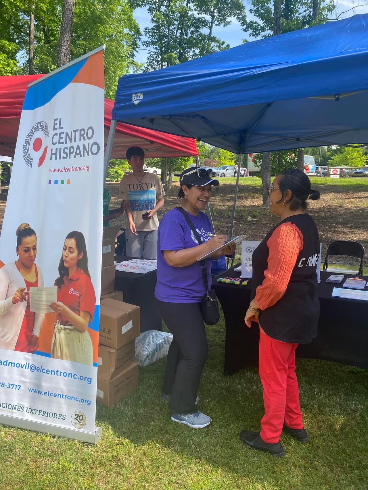 El Centro trabaja en diversas áreas con la comunidad, como en educación, desarrollo económico, salud y participación cívica.