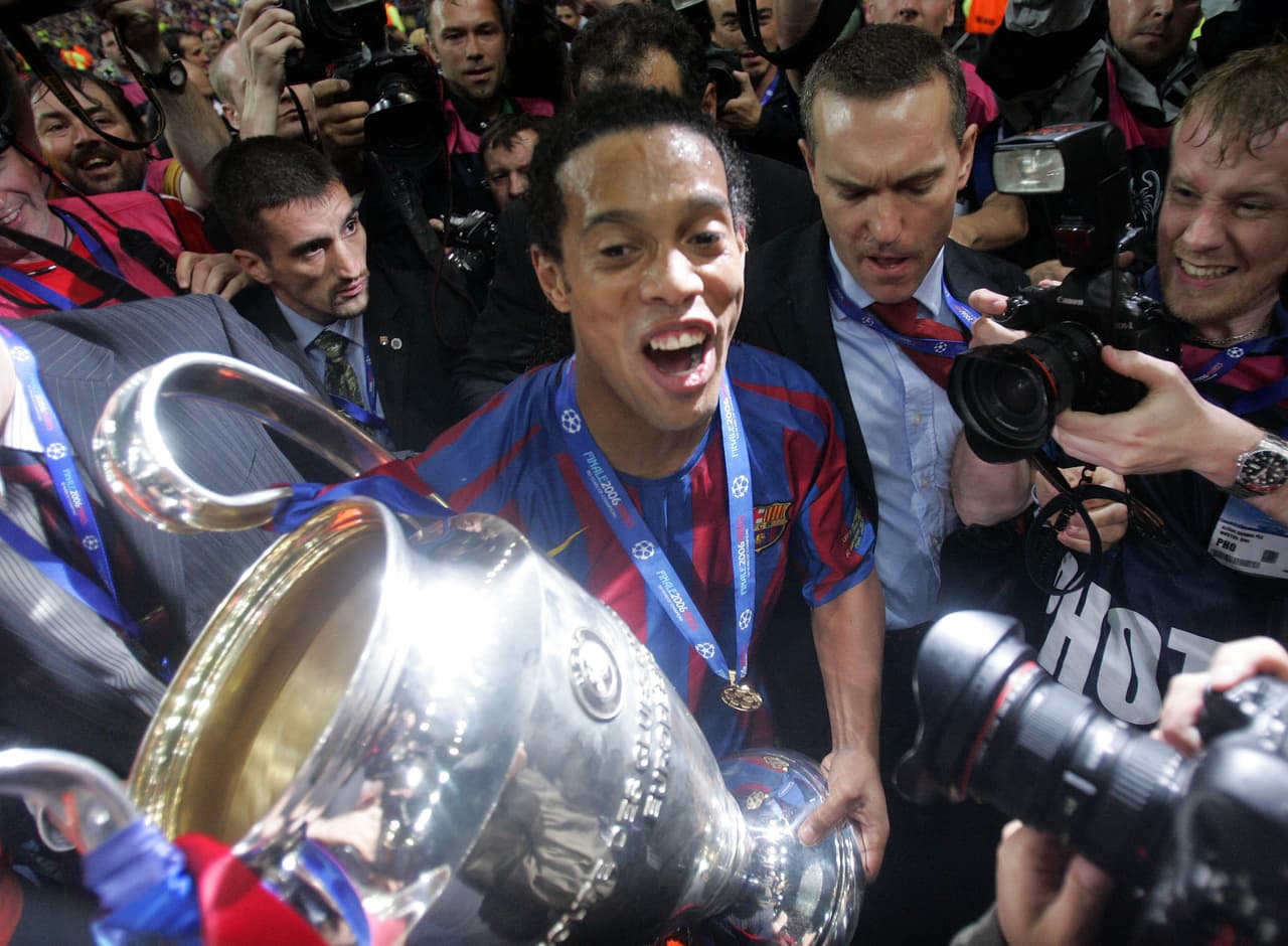 En 2006, Ronaldinho se encargó de devolverle la gloria a Barcelona y el brillo a un fútbol mundial que necesitaba de talentos de su categoría.
