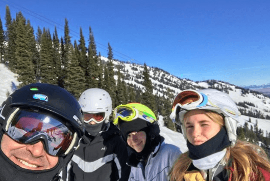 El año comenzó para Alan Tacher con un viaje familiar en donde todos estaban listos para divertirse esquiando.