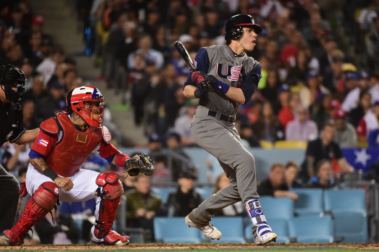 Christian Yelich conecta un sencillo productor que impulsa a Ian Kinsler. Entra la tercera para EUA.