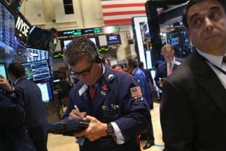 Wall Street cae y el Dow Jones pierde más de 300 puntos, un 1.88%