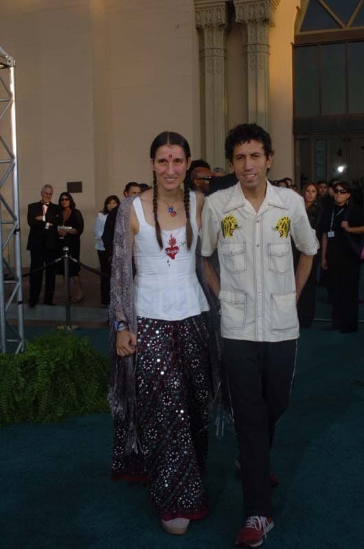 Los Aterciopelados llevan su característico sello hasta en las alfombras, y aunque Latin GRAMMY sea una gala especial, ellos no cambian por nada su forma de vestir.