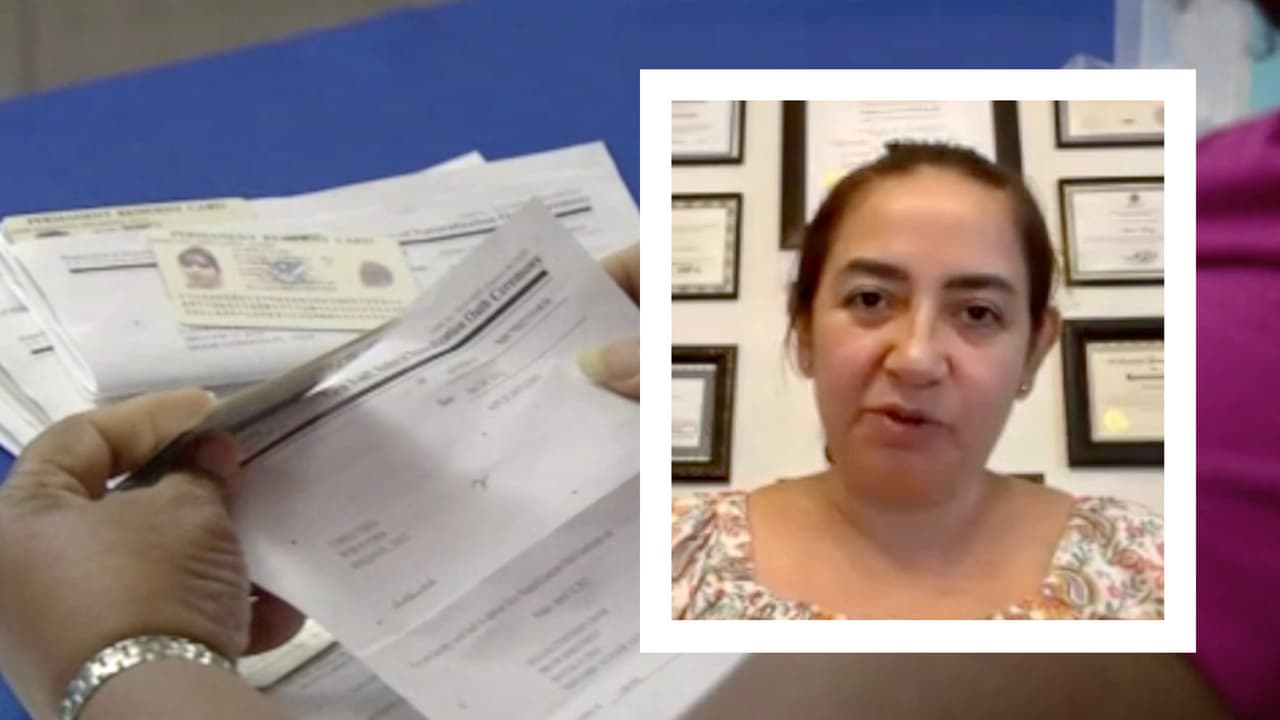 Si tienes planeado arreglar tu estatus migratorio o quieres estar preparado para un futuro, la abogada Silvia Mintz te aconseja tener
<b>documentación de estadía en EEUU</b>,
<b>pagar impuestos</b> si se puede con el número ITIN,
<b>evitar tener antecedentes criminales</b>, ser voluntario en tu comunidad para tener evidencia de que tienes
<b>un buen carácter moral</b>.