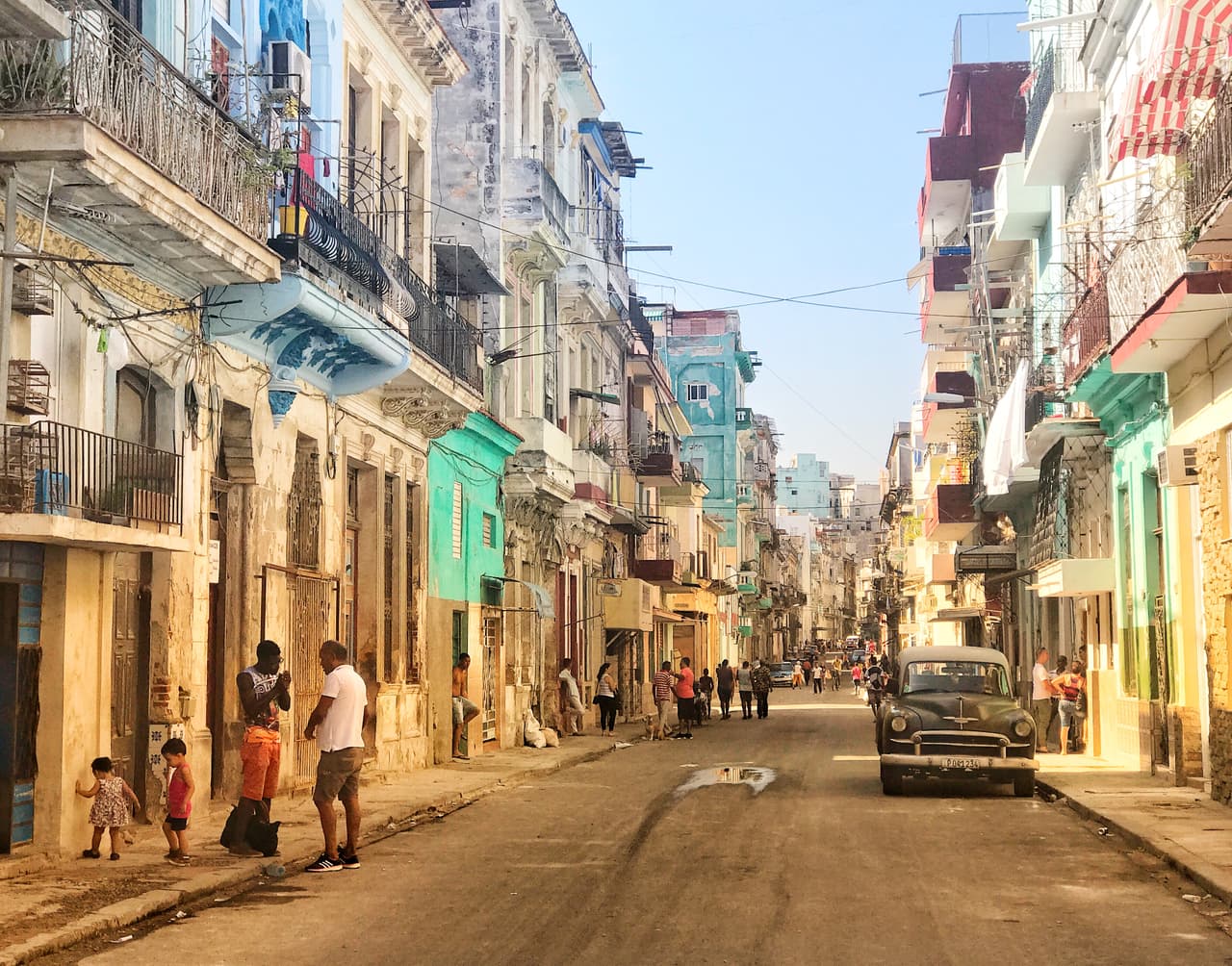 <b>3- La Habana, Cuba. (Puesto 192 de 231).</b> La capital de Cuba tiene cerca de 2.1 millones de habitantes. Los bajos ingresos de la población y la falta de acceso a bienes de consumo son solo algunos de los grandes problemas que tienen los habitantes de esta ciudad.