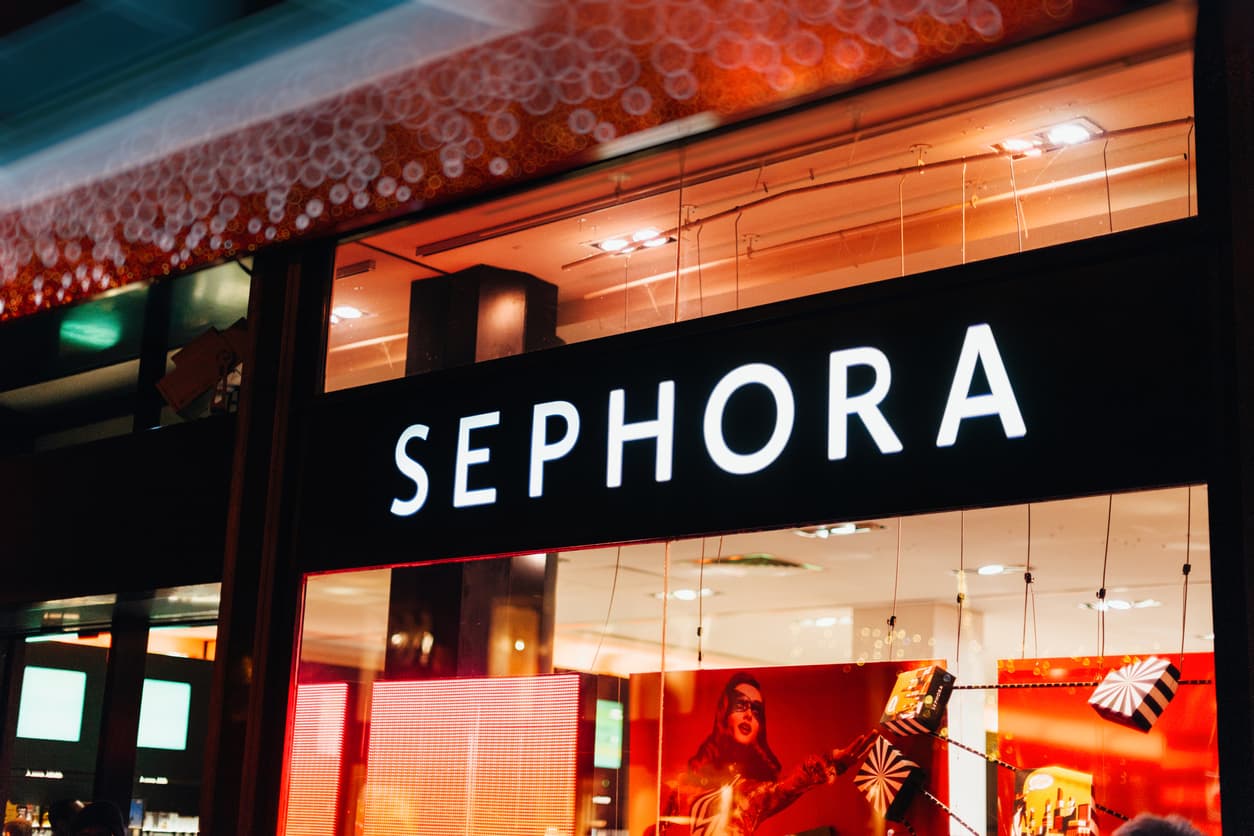 <b>Puesto 4. Sephora</b>
<br>
<br>Porcentaje de energía verde del total que usa: 112%.
<br>
<br>Uso anual de energía verde: 112,323,000 kWh. 
<br>
<br>Industria: cosméticos.
<br>
<br>Fuente de energía verde: eólica.
<br>