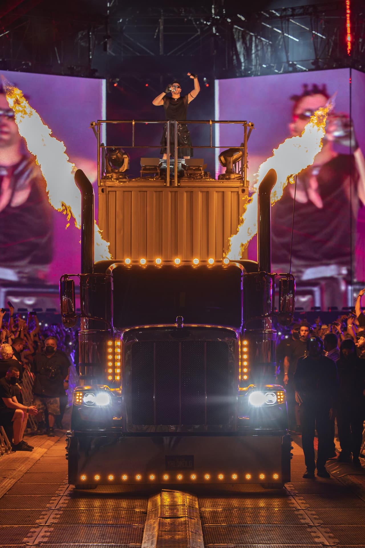 <b><a href="https://www.univision.com/deportes/bad-bunny-vuelve-a-ser-el-mas-escuchado-del-ano-spotify-wrapped-fotos">Bad Bunny, el artista más escuchado del mundo</a></b> según la plataforma Spotify, hizo historia el pasado fin de semana con su espectáculo 'P FKN R', en el estadio Hiram Bithorn, en Puerto Rico.