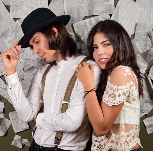 Esta pareja enamora cuando canta y desde luego quieren transmitirlo cuando están en tarima.