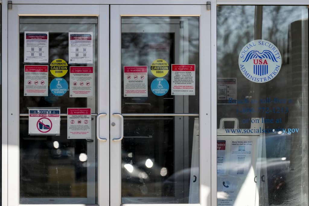 Seguro Social: quiénes tendrán que hacer reclamos de forma presencial y qué centros de atención cerrarán en 2025