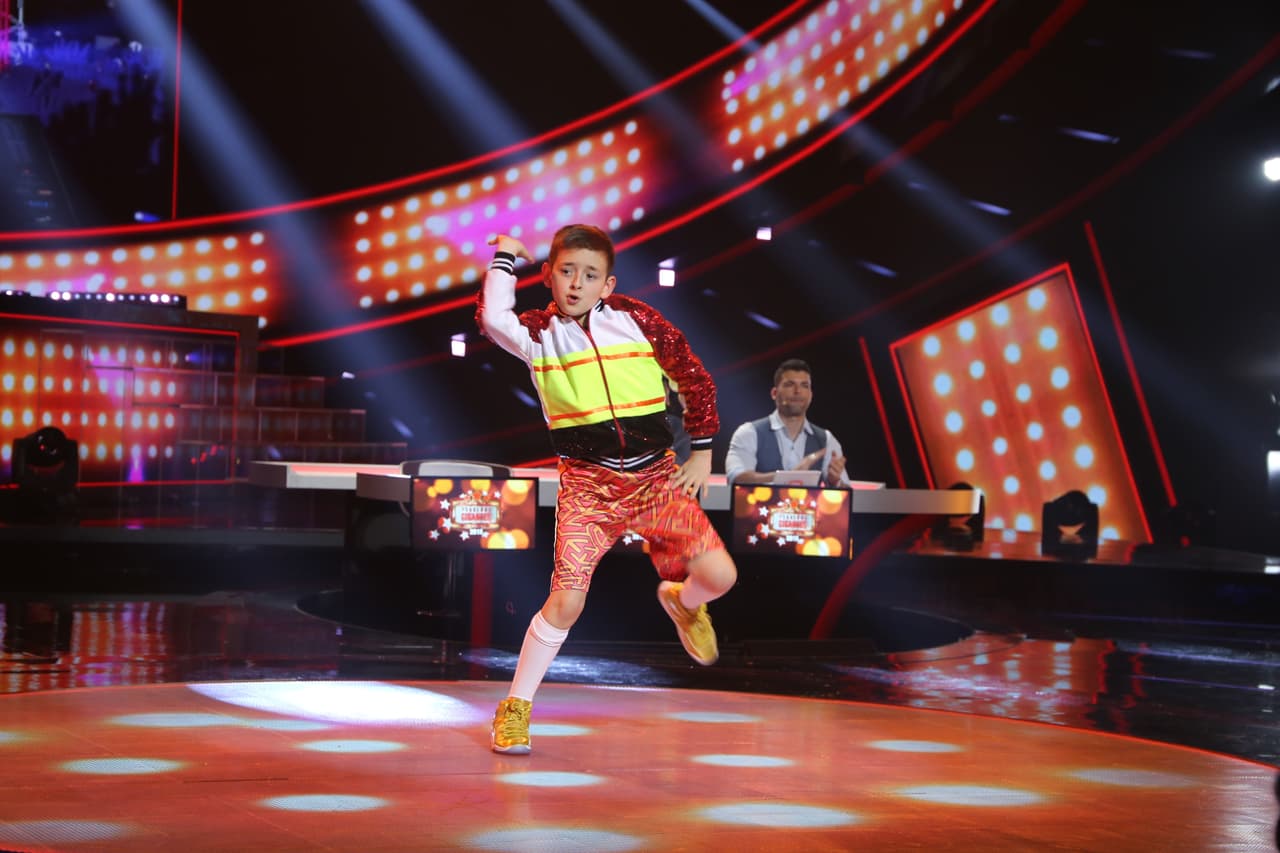 Otro que también se llevó un 10 fue Oscar al bailar 'Mi gente' de J Balvin. Su promedio también fue de 8.8.