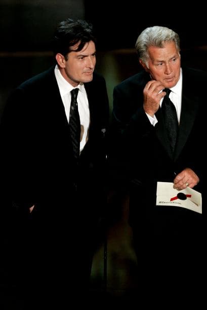 Los polémicos Martin y Charlie Sheen aparecen juntos en ‘Wall Street’.