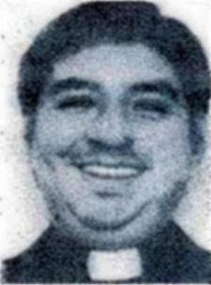 <h3 class="cms-H3-H3">Gerardo Beltrán</h3>
<br>
<br>El mexicano de 64 años, quien ocupó un cargo como sacerdote en dos parroquias católicas de Sacramento, California, 
<a href="https://www.fbi.gov/wanted/cac/gerardo-beltran" target="_blank">es acusado de conducta lasciva con cuatro niñas menores de 14 años durante 1991.</a> Su posición eclesiástica fue utilizada para ganarse la confianza de las familias de las víctimas.
<br>
<br>En febrero de 1992 se emitió una orden de arresto estatal, acusado de cuatro cargos de actos lascivos con una menor de 14 años. Durante el curso de la investigación, la orden federal de arresto se estableció en 2005, tras ser imputado de huida ilegal para evitar enjuiciamiento.
<br>
<br>La agencia cree que el fugitivo pudo haber huido al sur de México. 
<br>
<br>