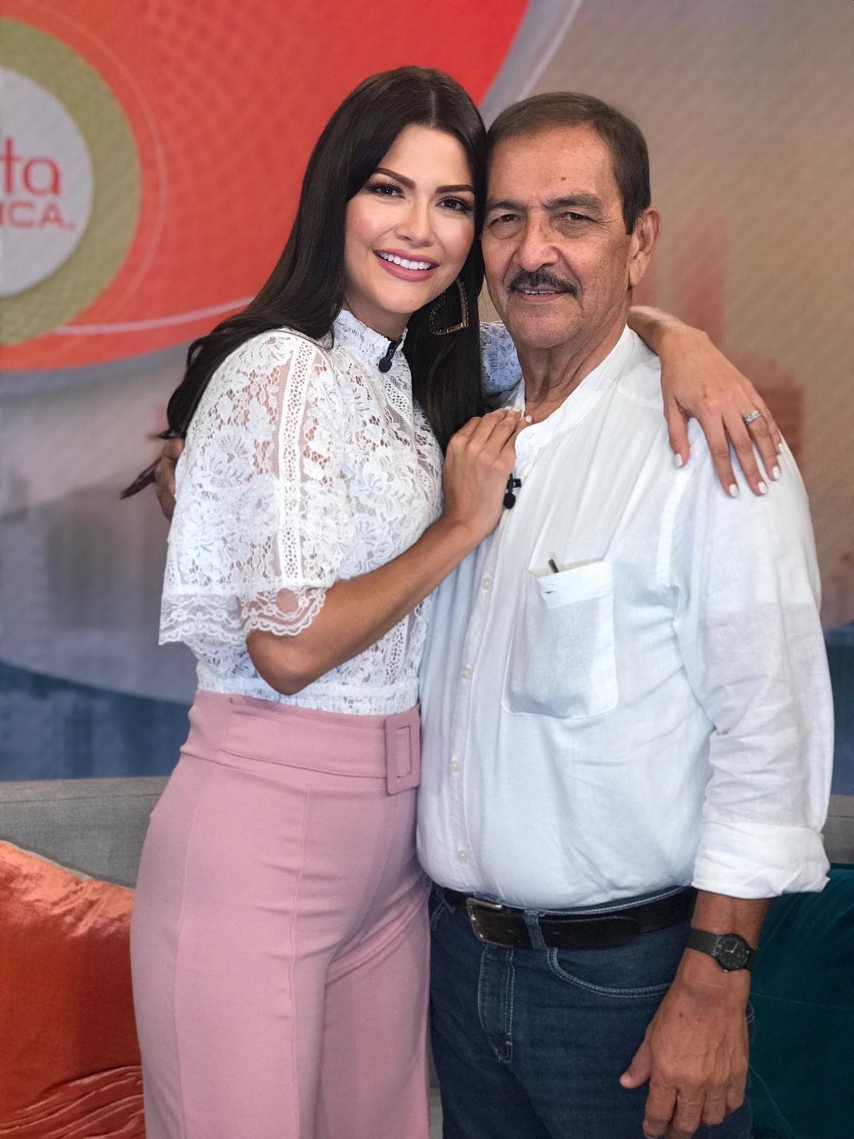 Su padre, Juan Gámez pudo ser parte del cierre de ciclo de su hija en Despierta América. El orgulloso papá la seguirá viendo triunfar pero ahora durante la transmisiones de Enamorándonos por UniMás.