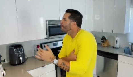 Pudimos verlo practicando desde ya uno que otro pasito de baile.