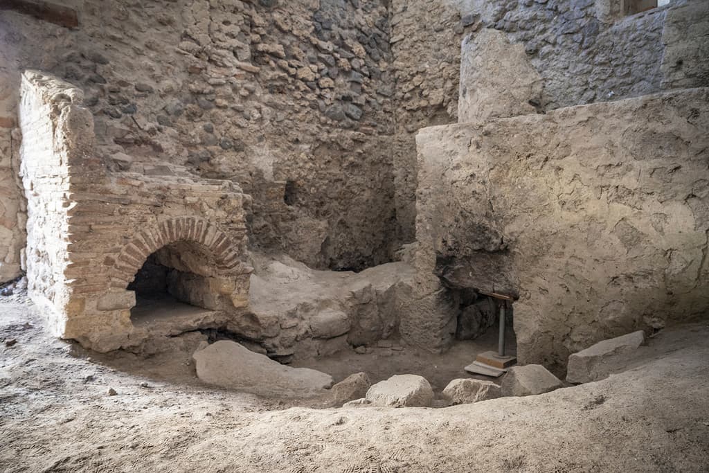 Una imagen publicada por la Oficina de Prensa del Parque Arqueológico de Pompeya, el viernes 17 de enero de 2025, que muestra una sala termal privada descubierta recientemente en el sitio arqueológico de Pompeya. (Oficina de Prensa del Parque Arqueológico de Pompeya Via AP, HO)