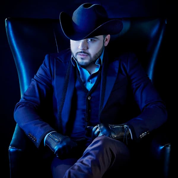 Gerardo Ortiz compite por ser el Artista del Masculino Año Regional Mexicano.