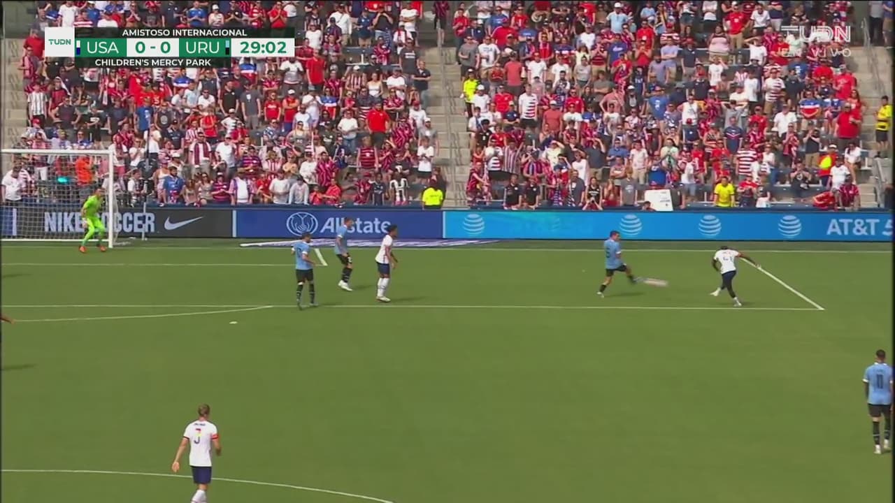 ¡Le quedó larga! Tiro centro de Weah que no alcanza a empujar Ferreira