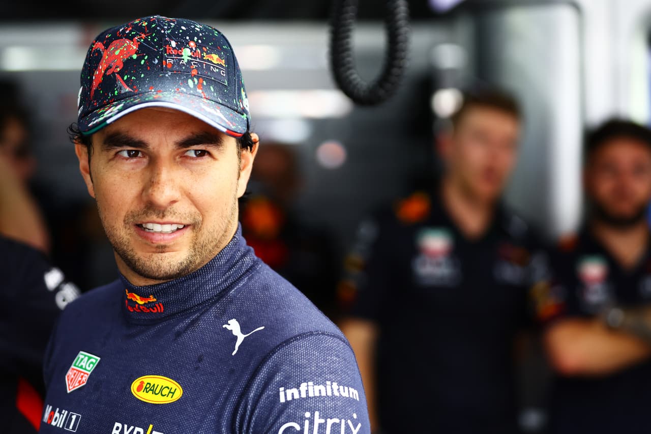 Max Verstappen conquistó el Gran Premio de Francia por delante de Lewis Hamilton y George Russell. Checo Pérez fue cuarto y Charles Leclerc tuvo que abandonar la carrera tras un impactarse con el muro.