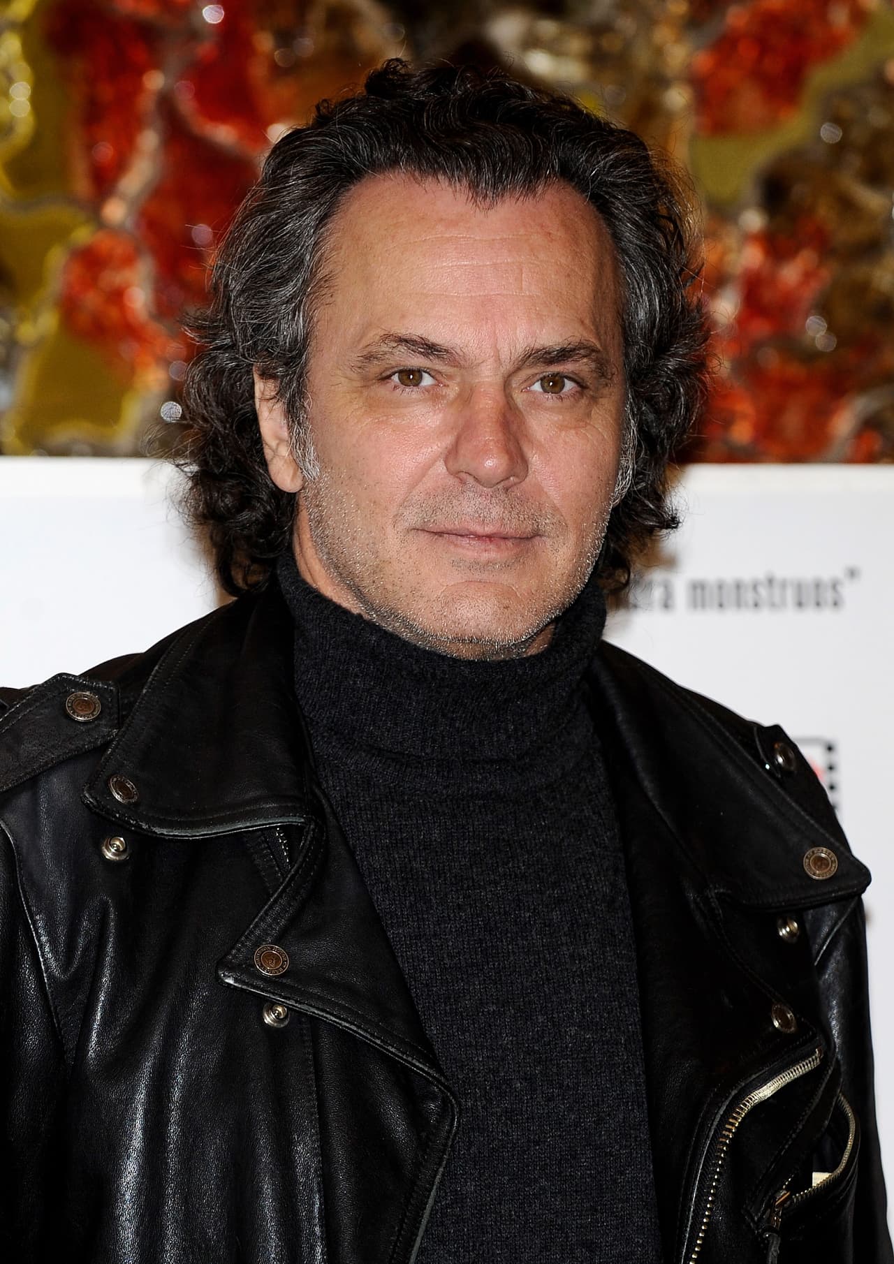 El reconocido actor español, ganador del Premio Goya, llega a la pantalla de UniMás en El Príncipe como el apuesto y veterano policía Fran ¿Dejarías que te capture?