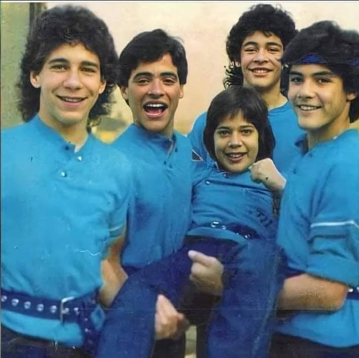 Reyes estuvo en el grupo entre los años de 1983 y 1985, siendo parte de la tercera generación en la que compartió el escenario con Johnny Lozada, Ricky Meléndez, Charlie Massó, Xavier Serbiá y Roy Rosselló, entre otros.