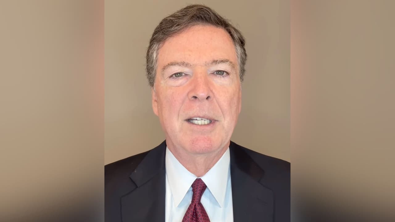 "Nada ha cambiado. Sigo siendo inocente": James Comey, exdirector del FBI, ante tercer intento de procesarlo