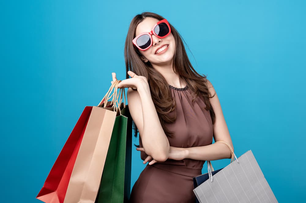 Hay retos que están asociados con compras. Llegará un dinero inesperado y querrás comprar cosas enseguida, ir a tiendas, llenar tus tarjetas de crédito y eso no te conviene, pues en un tiempo llegará una inversión que puedes hacer si tienes los fondos. Si no los tienes, lo pierdes.
<br>