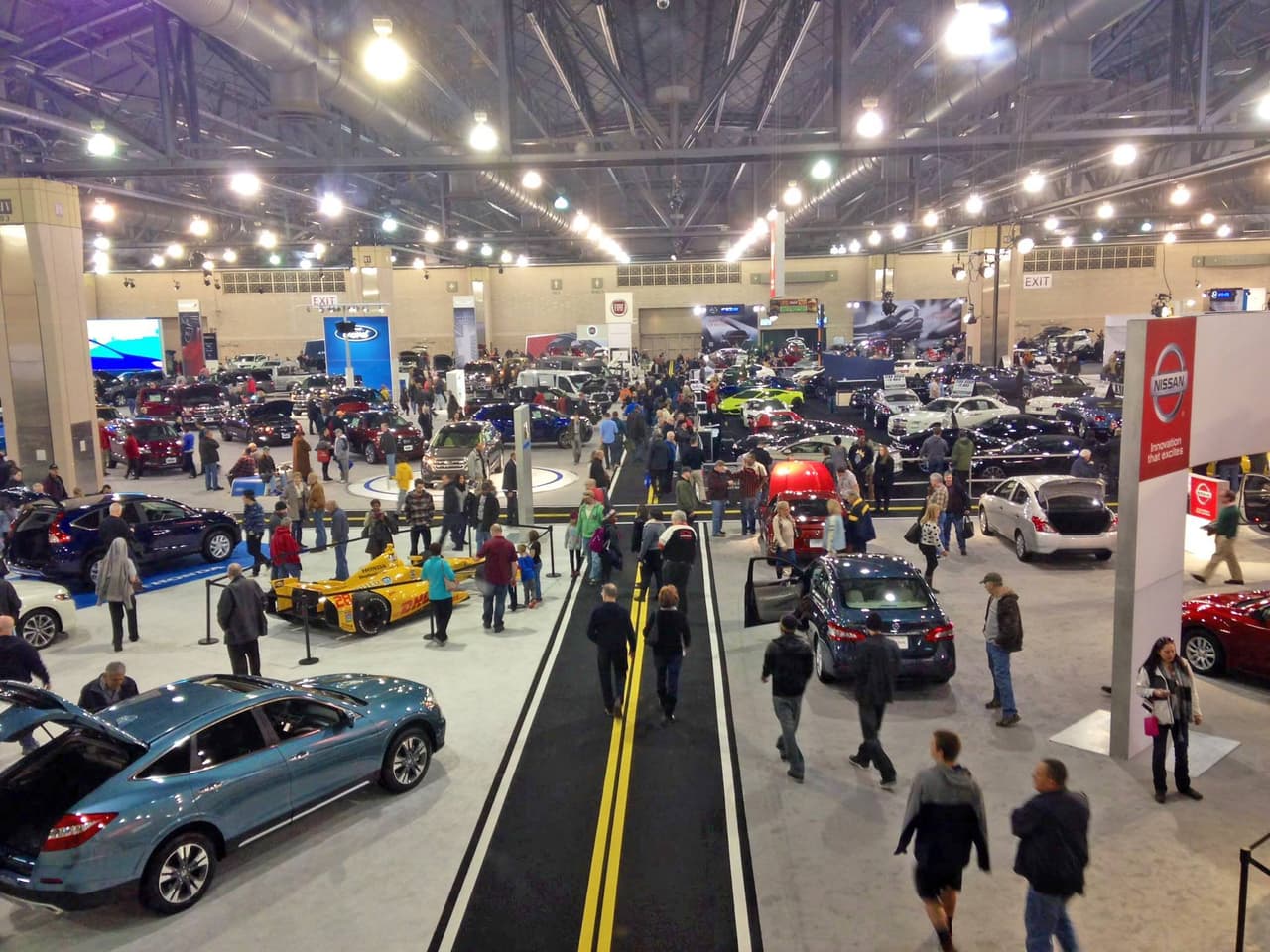 <b><a href="https://www.phillyautoshow.com/">Philadelphia Auto Show (28 de enero al 5 de febrero)</a></b>. Organizada y producida por la Asociación de Concesionarios de Autos de la Gran Filadelfia, es una de las ferias de autos más grandes de los Estados Unidos. También es el evento de consumidores más grande que se lleva a cabo en el Centro de Convenciones de Pensilvania cada año y atrae a más de 250,000 invitados.