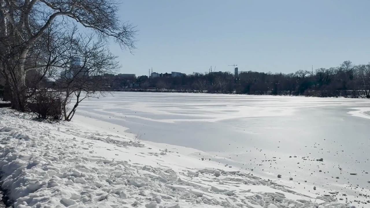 Caminar o patinar sobre ríos o lagos congelados en Filadelfia puede generar multas