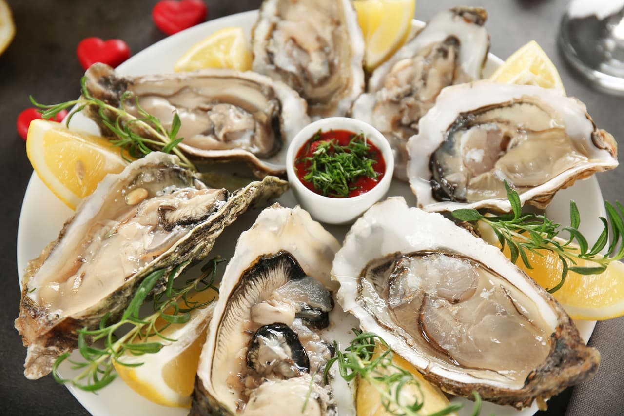 <b>Mariscos.</b> En algunas casas y países se acostumbra acompañar la cena de Navidad de unos exquisitos mariscos. El caldo de camarón y las otras son los más comunes. Los efectos afrodisiacos de ambos se incrementan cuando se comen crudos.