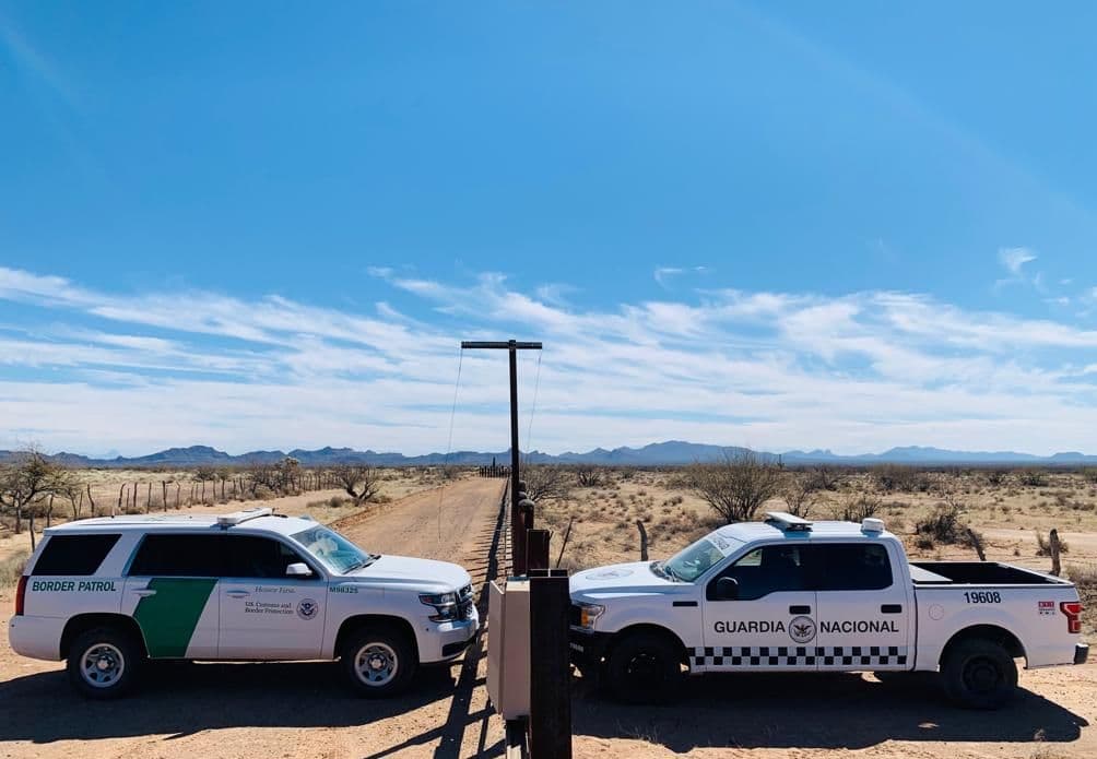 Los agentes del Sector Tucson trabajan con agencias estatales, locales e internacionales. Recientemente, agentes patrullaron la frontera junto con la Guardia Nacional de México. Varios sitios de vigilantes para el tráfico de indocumentados fueron confirmados y serán erradicados mediante coordinación binacional.