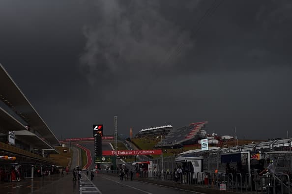 Los pilotos de la Fórmula 1 comenzaron los primeros ciclos de práctica del Gran Premio del Circuito de Las Américas en Austin a pesar de la alerta de fuertes tormentas.