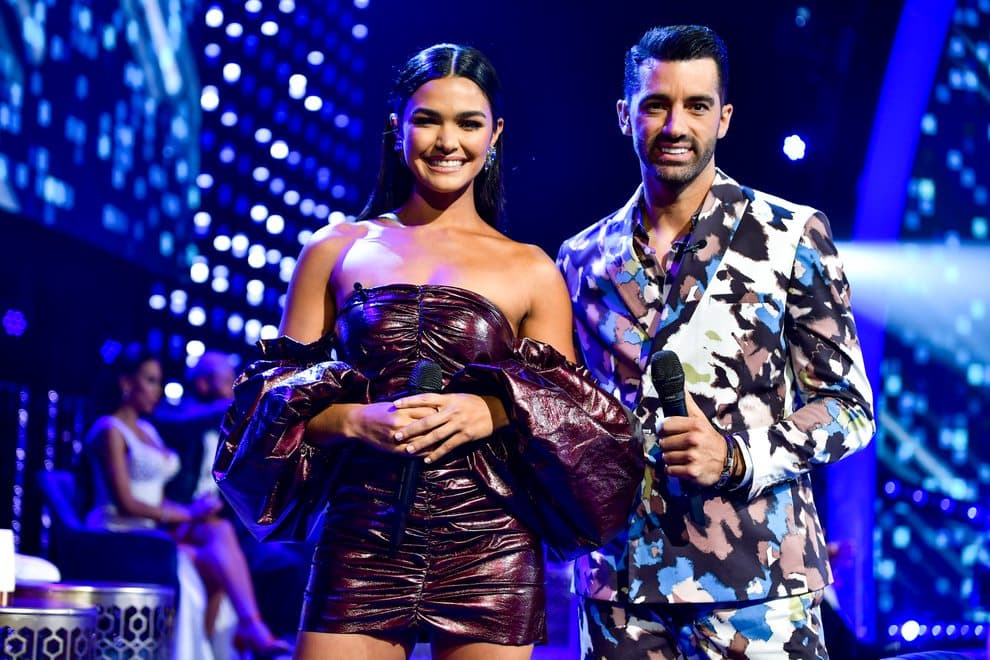 Nuestra presentadora de backstage, Kiara Liz Ortega, y el mentor, Toni Costa, también estuvieron muy atentos a las presentaciones de los competidores, pues ellos los acompañaron durante la semana de ensayos.