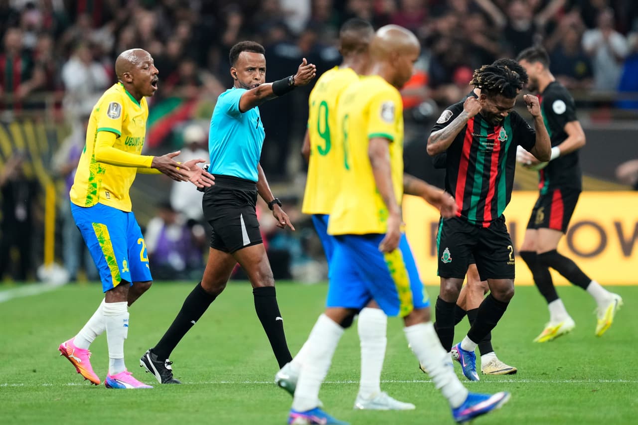 Un árbitro haría historia en la Copa Mundial, pero Estados Unidos le negó la entrada. ¿Quién es Omar Abdulkadir Artan? 