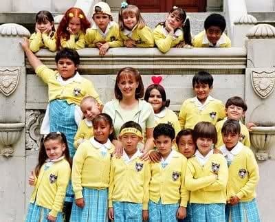 Sin duda alguna, la maestra Lupita era la encargada de unir a todos estos niños. Con su paciencia y amor lograba que todos los pequeños entraran en razón.