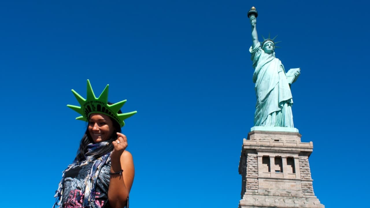 Estudio asegura que menos turistas internacionales visitan Nueva York; bajan previsiones para 2025