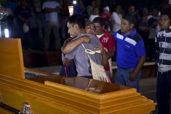 La familia de Julio César Ramírez Nava no encuentra consuelo tras la muerte del joven en Iguala.