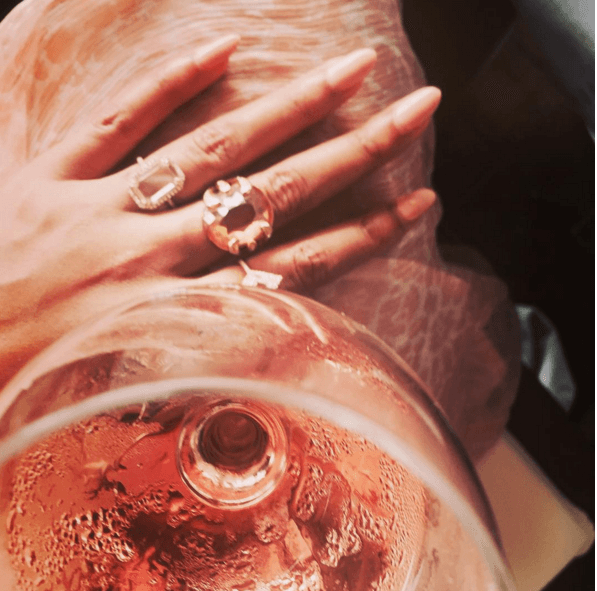 Piedras, lujos y burbujas, son parte del día a día de Beyoncé y su marido, el productor Jay Z.