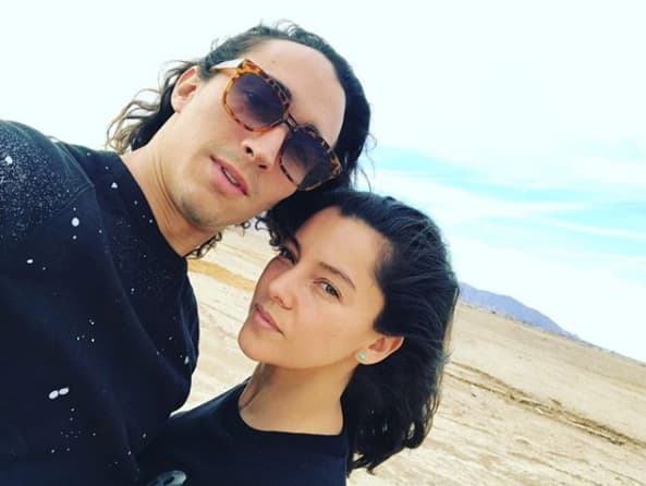 Desde que comenzó su relación amorosa con Manu, hace 1 año y 2 meses, Sara ha emprendido largos viajes junto a él.