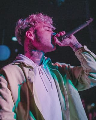 <b>2. Qué la inspiró: </b>"'Pa Mí', como todas mis canciones, está inspirada en cosas que he vivido,
<b> </b>y lo bonito es que la gente se identifica con ella, porque tambíen ha sentido cosas similares".