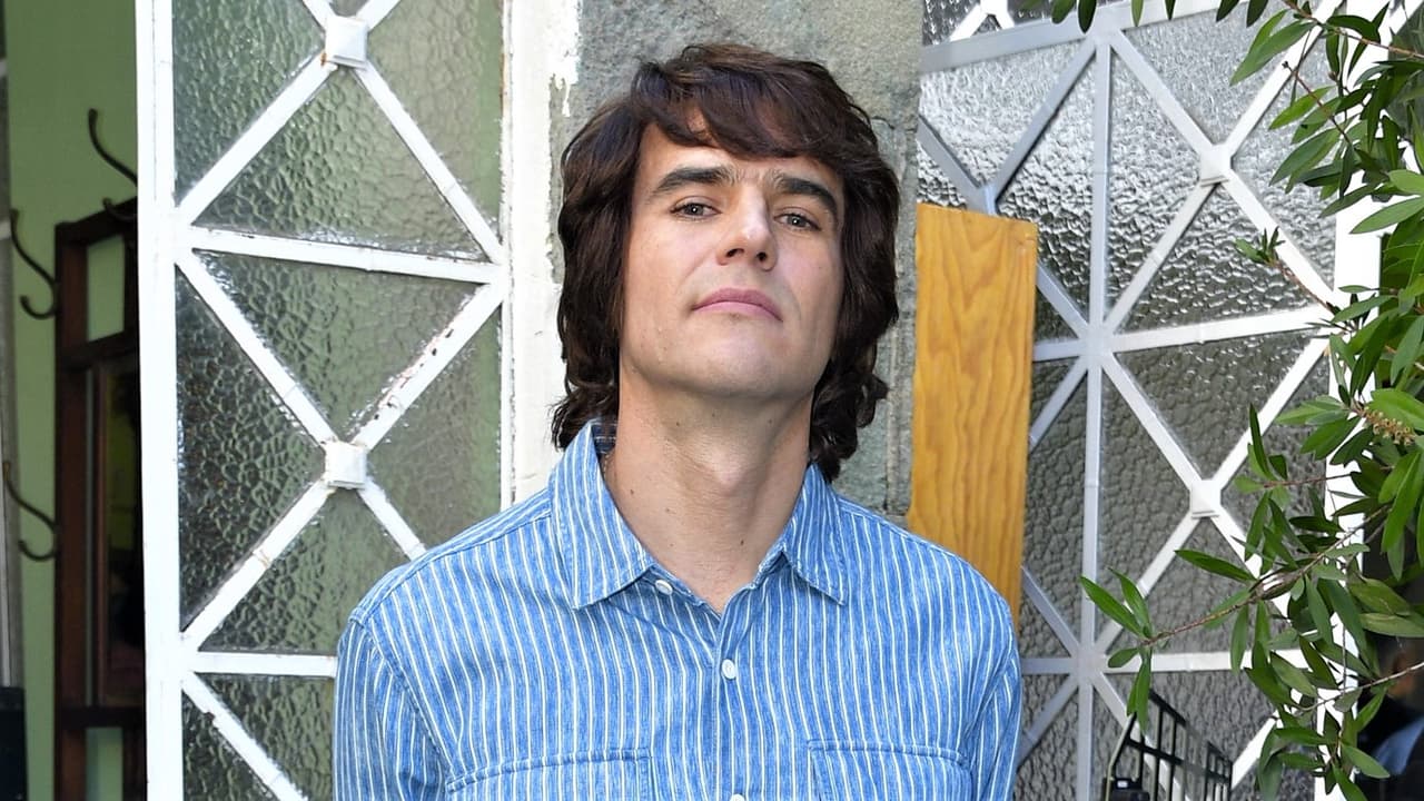 Jorge Poza aparece con cambio de look por su papel como el "villano" en la bioserie de Gloria Trevi