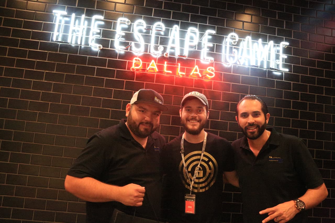 Los tres locutores se fueron a las calles de Dallas y tuvieron la oportunidad de conocer algunos de sus seguidores.