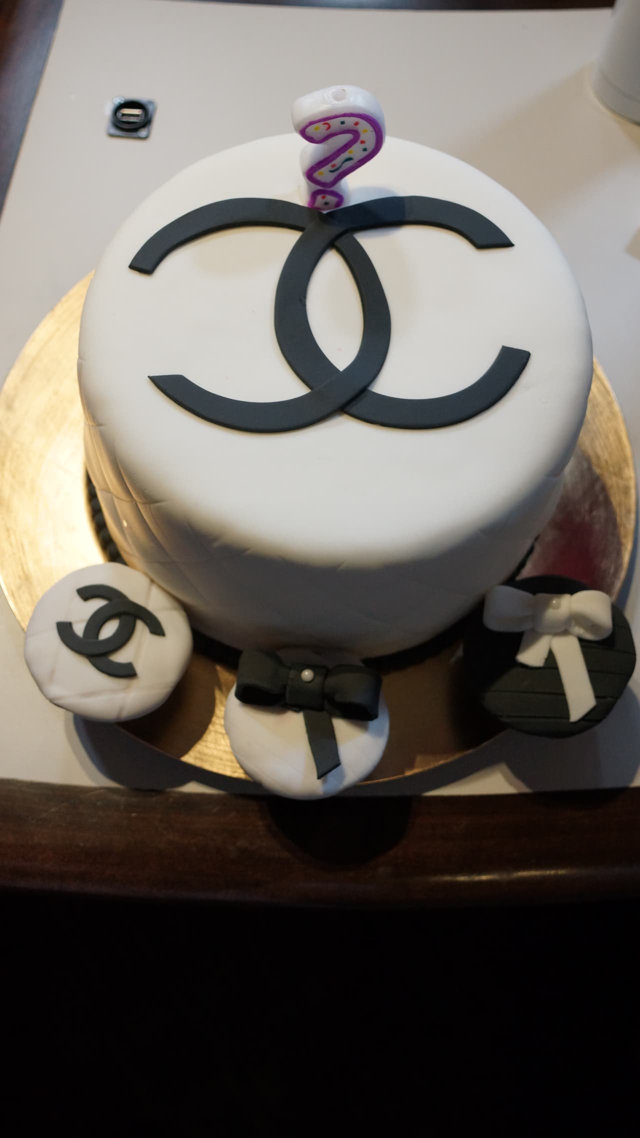 La Bronca cumplió años y se armó una fiesta en la cabina del Free-guey show.