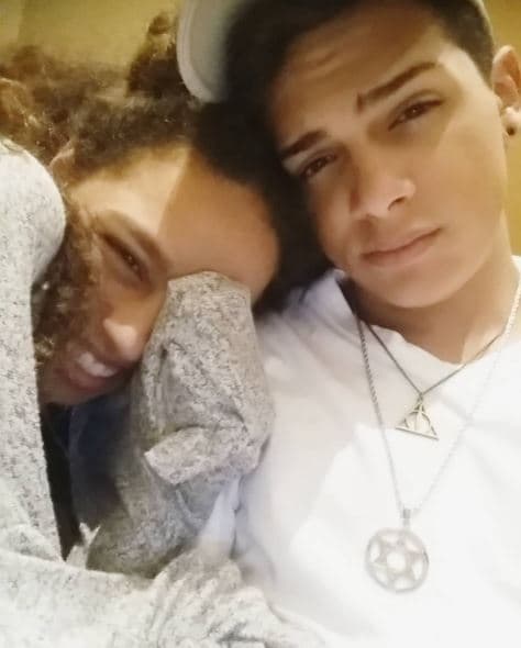 Alondra siempre sonriente y natural.