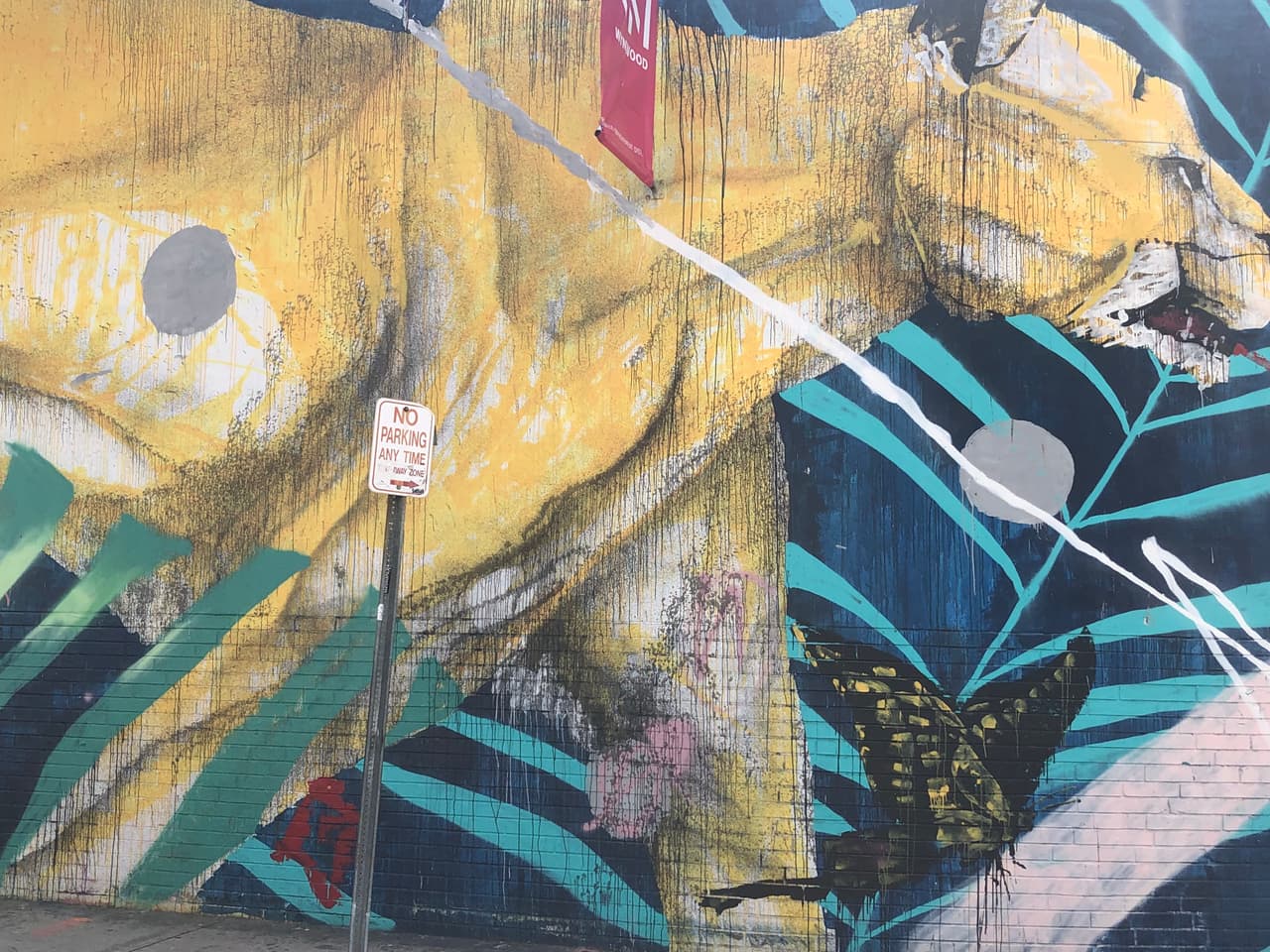 El arte se ha apoderado de casi todas las paredes y esquinas del lugar.