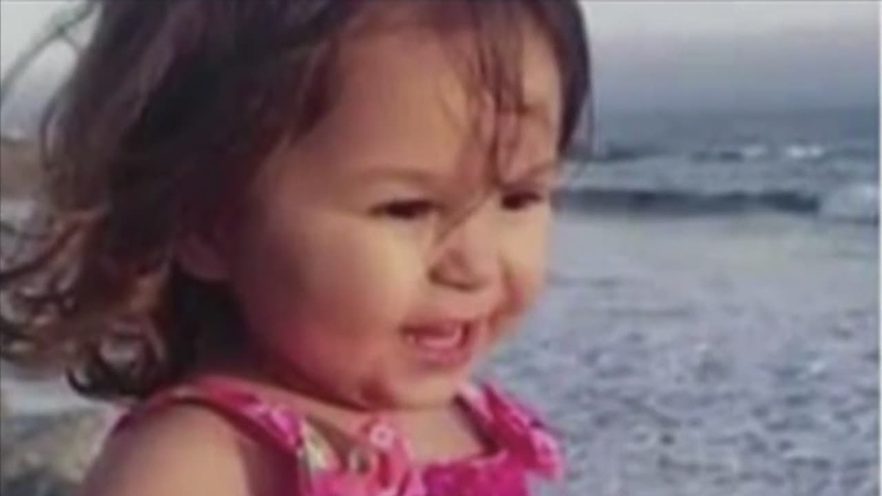 Acusan de homicidio a madre de niña de 2 años hallada muerta en un carro en Carson